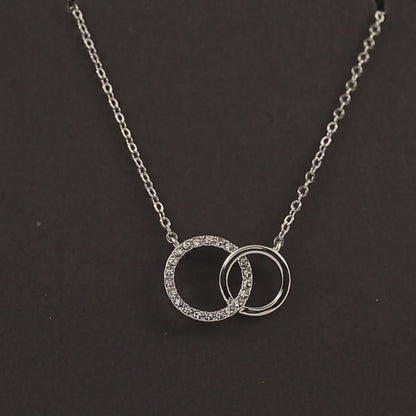 Endless Connection - Interlocking Circles Necklace